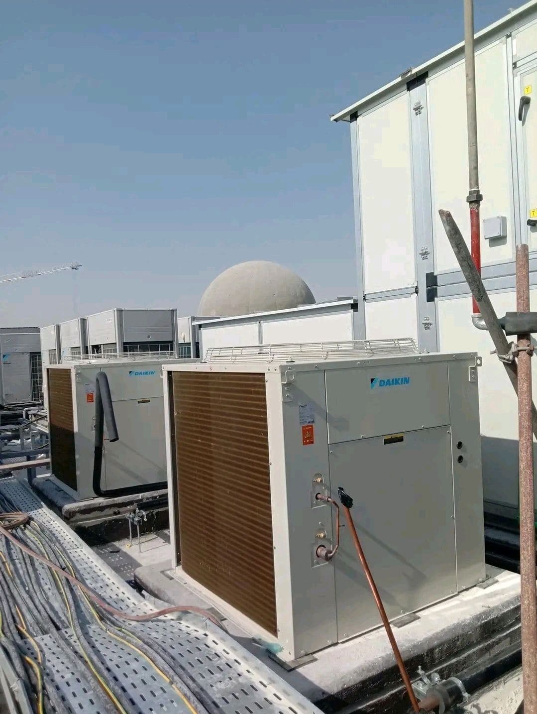 Groupes extérieurs Daikin en toiture